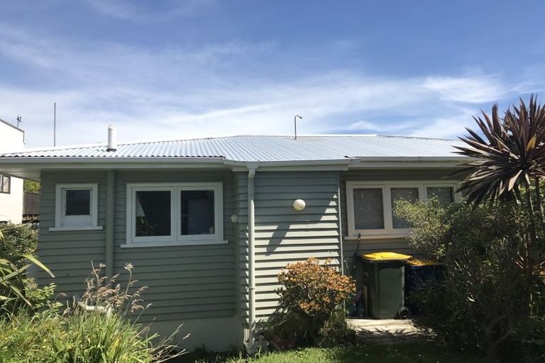 Photo of property in 48 Savoy Road, Glen Eden, Auckland, 0602