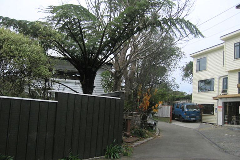Photo of property in 73 Creswick Terrace, Northland, Wellington, 6012