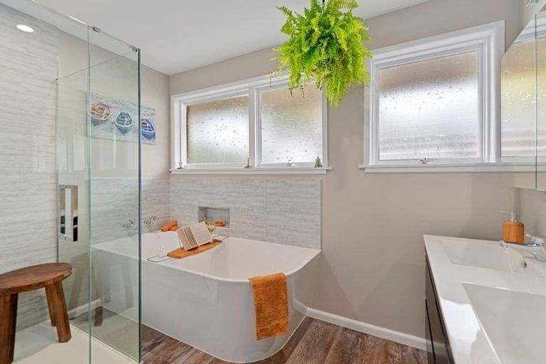 Photo of property in 43 Glenharrow Avenue, Avonhead, Christchurch, 8042