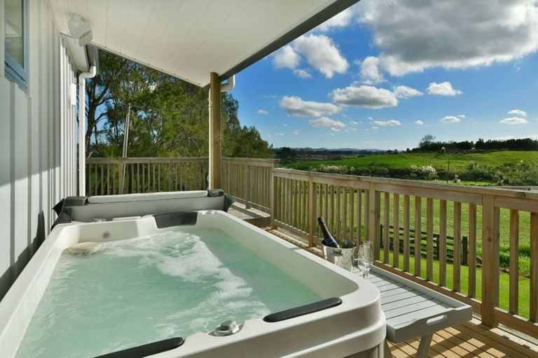Photo of property in 141 Mangakura Road, Helensville, 0875