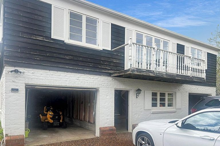 Photo of property in 86 Tawa Road, Kumeu, 0891