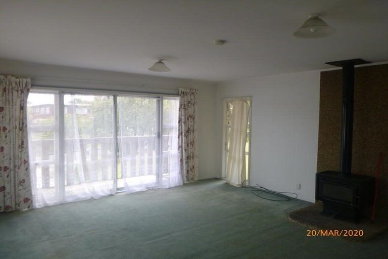 Photo of property in 16 Crompton Road, Massey, Auckland, 0614