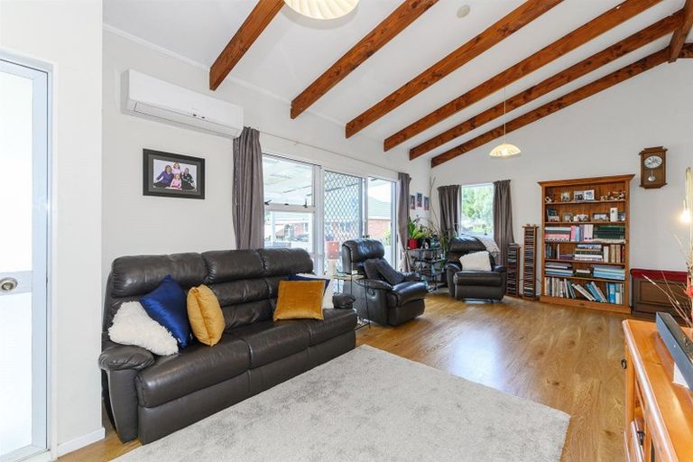 Photo of property in 1/21 Captain Scott Road, Glen Eden, Auckland, 0602