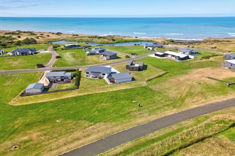 Photo of property in 17 Waipipi Road, Waverley, 4591