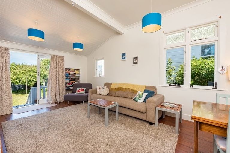 Photo of property in 99 Onepu Road, Lyall Bay, Wellington, 6022