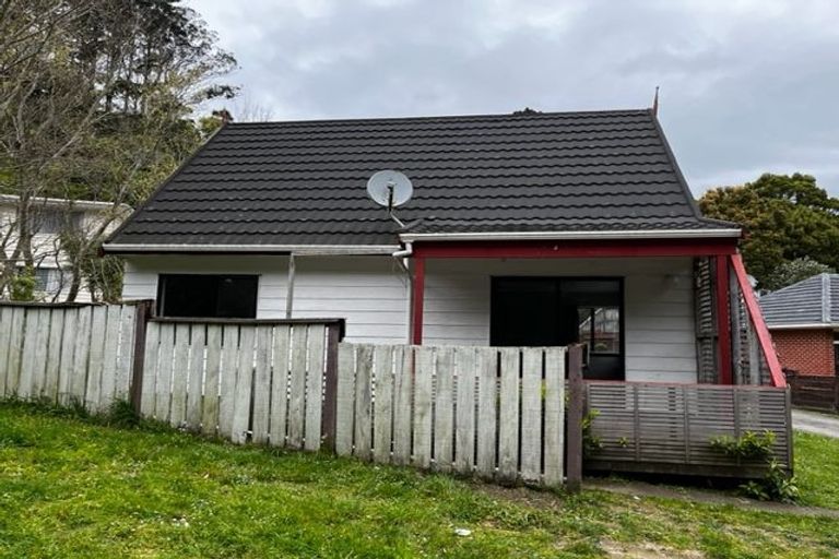 Photo of property in 76a Newlands Road, Newlands, Wellington, 6037