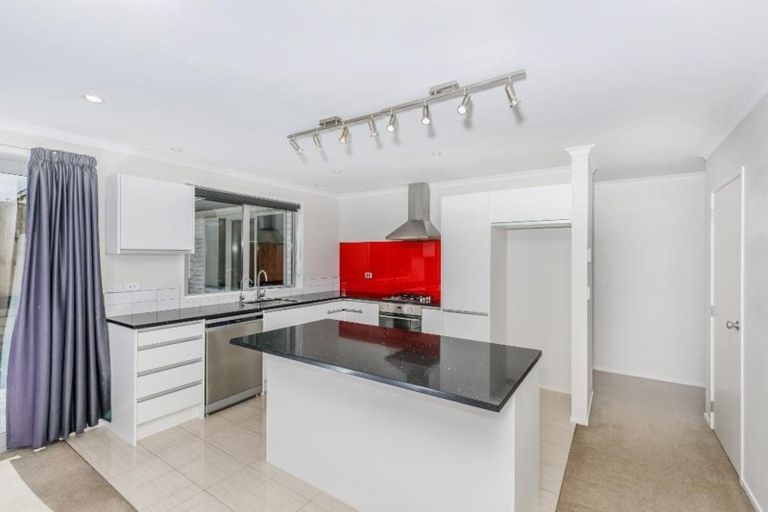 Photo of property in 15 Karika Place, Massey, Auckland, 0614
