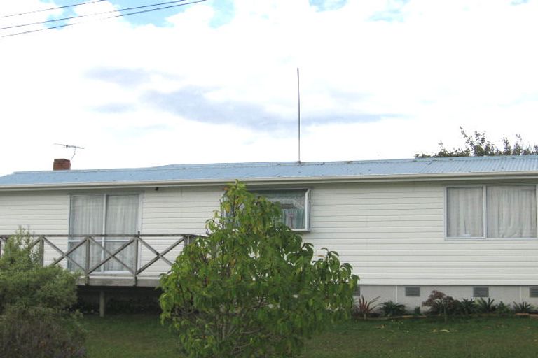 Photo of property in 15 Adriatic Avenue, Henderson, Auckland, 0612
