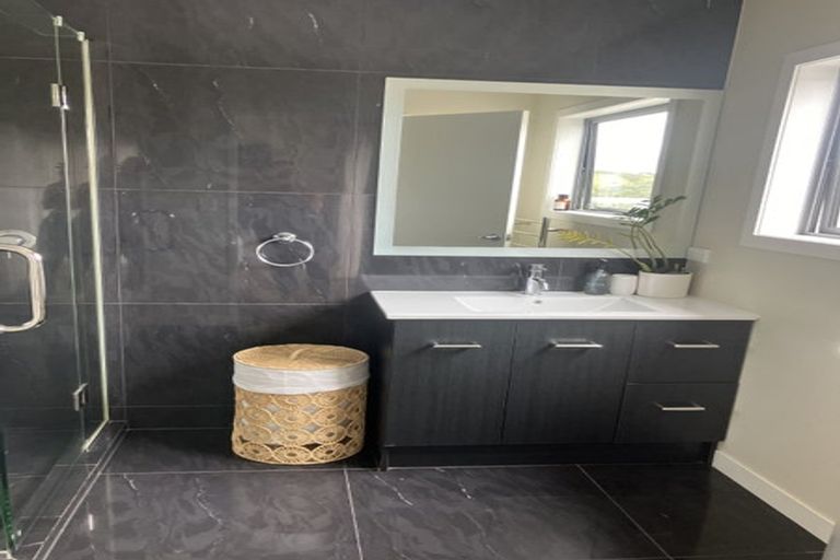 Photo of property in 92 Shakespear Road, Army Bay, Whangaparaoa, 0930