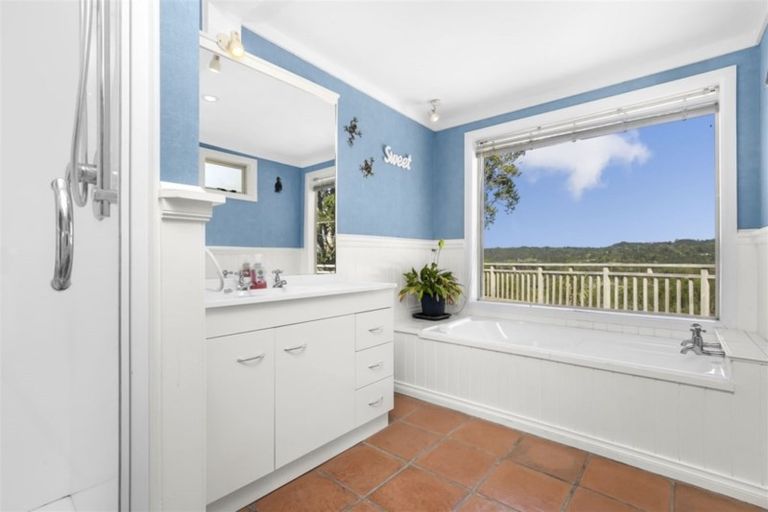 Photo of property in 188 Forest Hill Road, Waiatarua, Auckland, 0612
