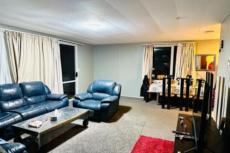 Photo of property in 14a Sunhaven Drive, Newlands, Wellington, 6037