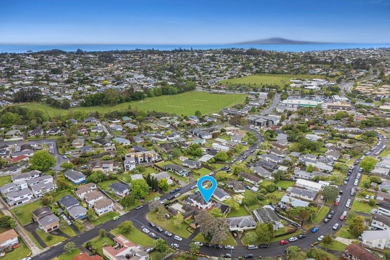 Photo of property in 30 Salamanca Road, Sunnynook, Auckland, 0620