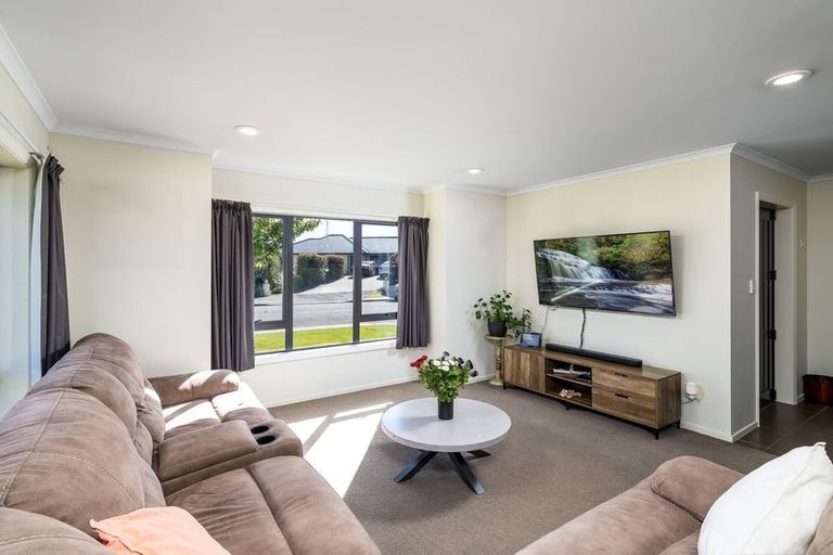 Photo of property in 17 Eric Batchelor Place, Waimate, 7924