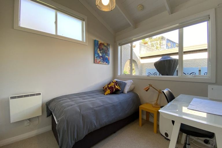 Photo of property in 2/39 Shanaway Rise, Hillcrest, Auckland, 0627