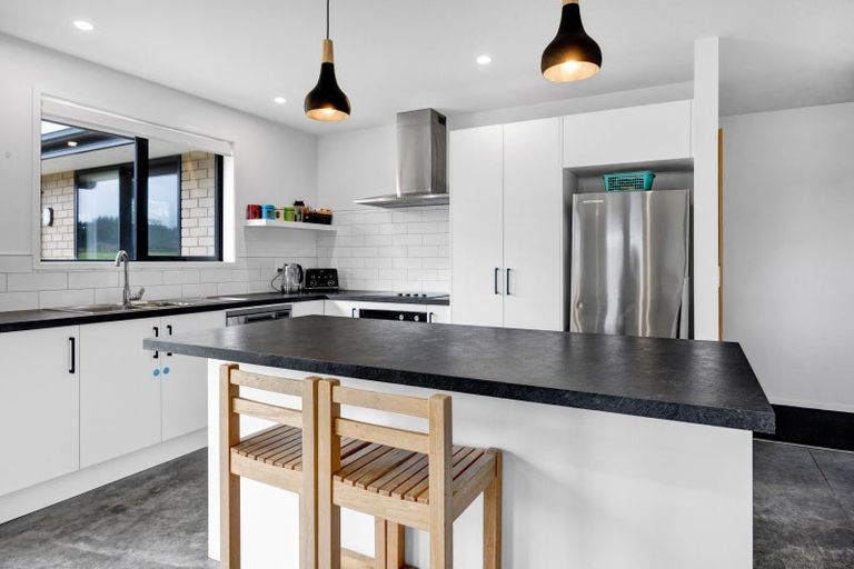 Photo of property in 1 Macbeth Street, Stratford, 4332