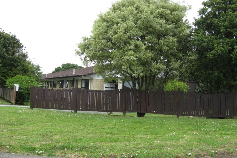 Photo of property in 2/74 Wallace Road, Mangere Bridge, Auckland, 2022