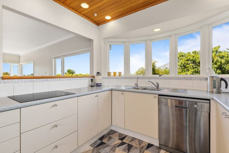 Photo of property in 3/32 Beach Road, Castor Bay, Auckland, 0620