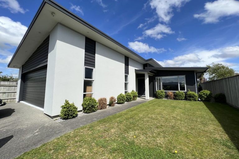 Photo of property in 30 Peter Hall Drive, Kelvin Grove, Palmerston North, 4414
