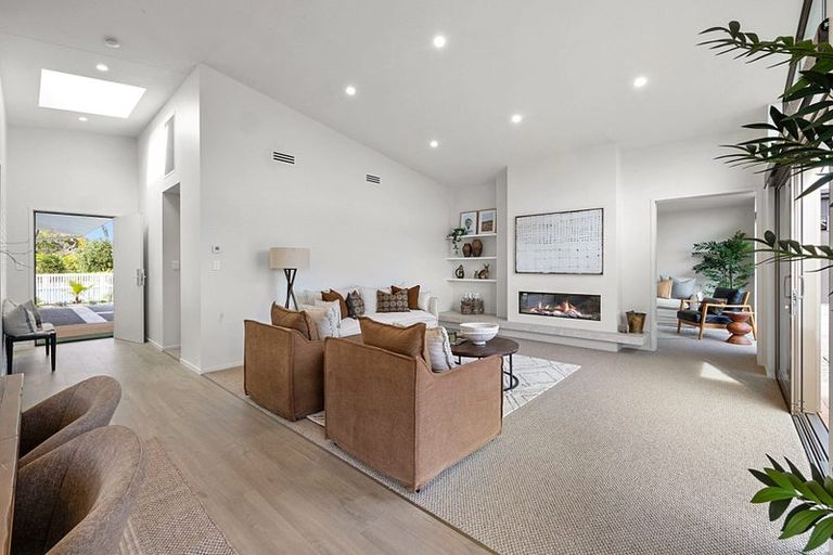 Photo of property in Mangorei Road, Strandon, 4312