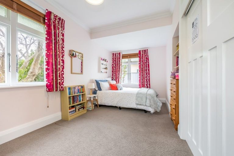 Photo of property in 1 Saint Ronans Avenue, Waterloo, Lower Hutt, 5011