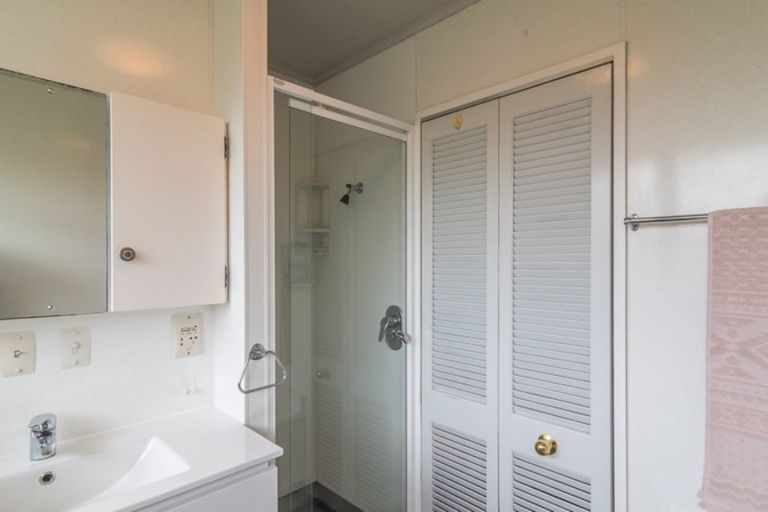 Photo of property in 12 Leybourne Avenue, Waikanae, 5036