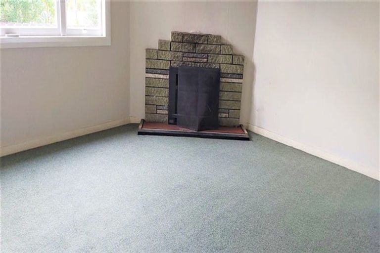 Photo of property in 23 Pakington Street, Westport, 7825