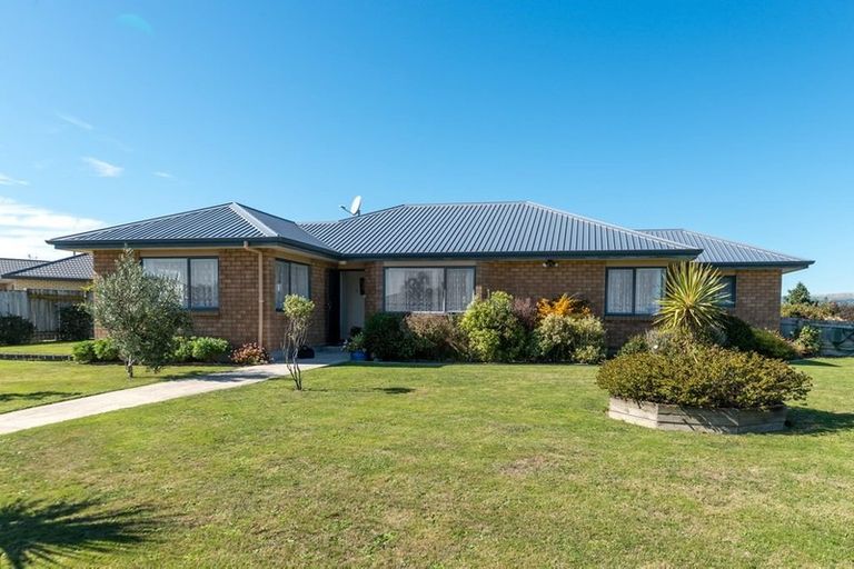 Photo of property in 99 Peter Hall Drive, Kelvin Grove, Palmerston North, 4414