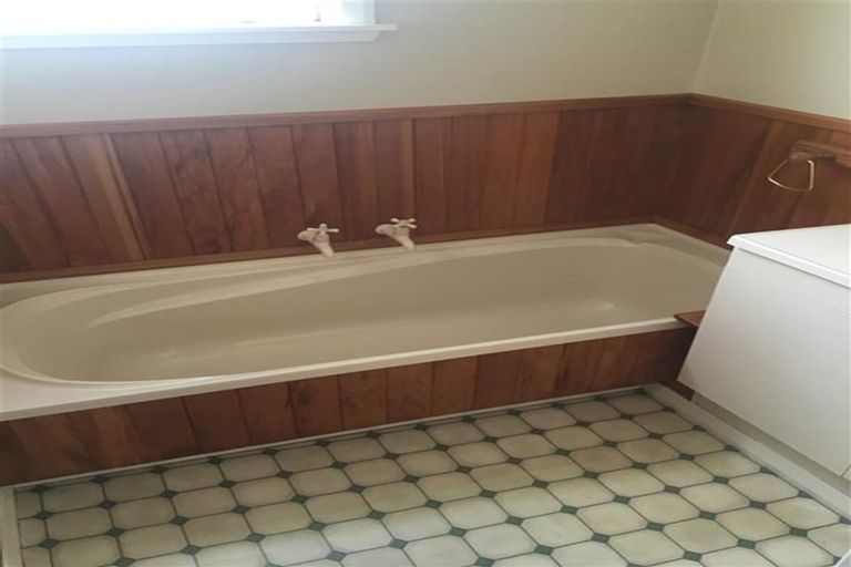 Photo of property in 15 Budleigh Street, Frankleigh Park, New Plymouth, 4310