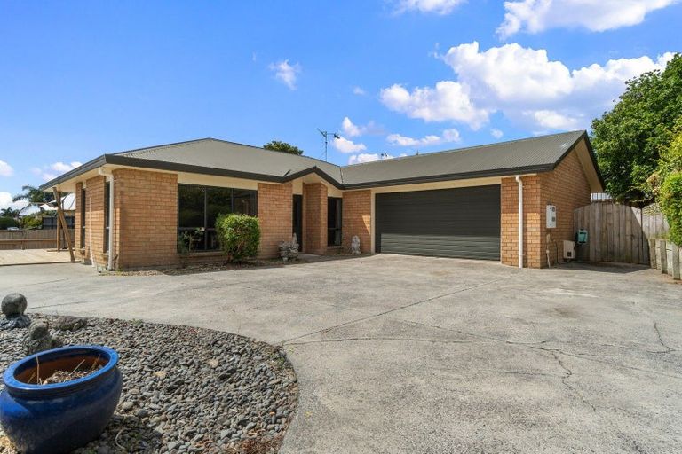 Photo of property in 32 Cranbrook Place, Rototuna North, Hamilton, 3210
