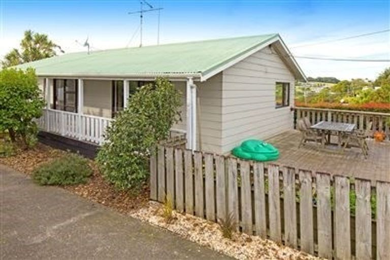 Photo of property in 47a Matai Road, Stanmore Bay, Whangaparaoa, 0932