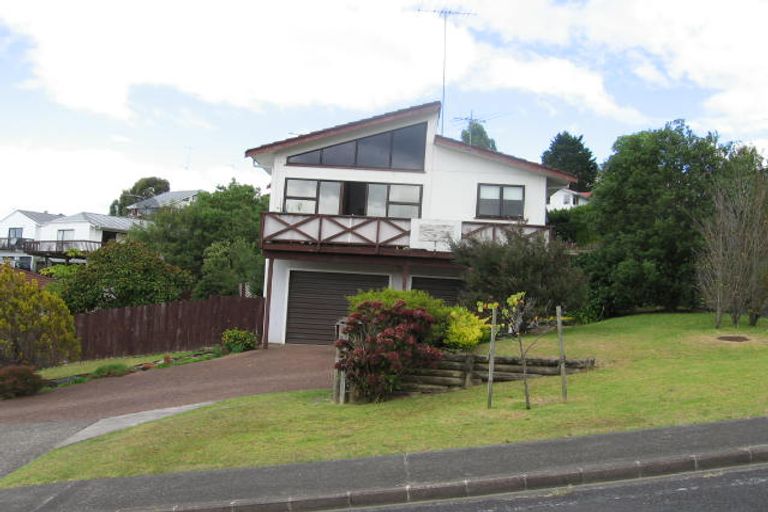 Photo of property in 2/10 Tesla Place, Totara Vale, Auckland, 0629