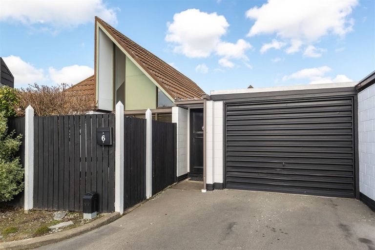 Photo of property in 43n Waimairi Road, Upper Riccarton, Christchurch, 8041