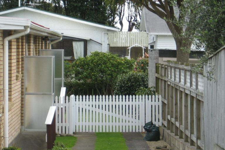 Photo of property in 33 Gilbert Street, New Plymouth, 4310