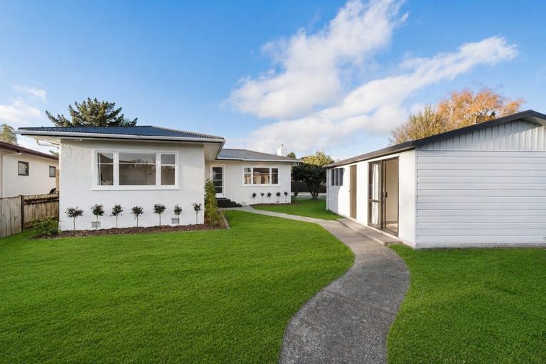 Photo of property in 18 Ashford Avenue, Hokowhitu, Palmerston North, 4410