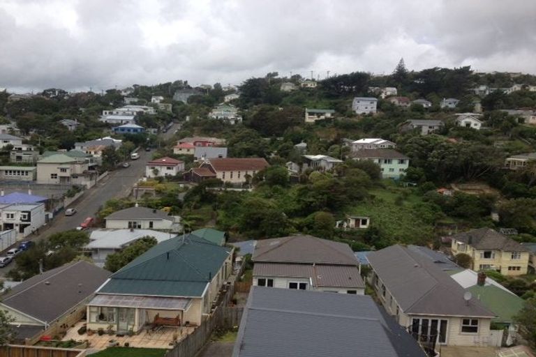 Photo of property in 8 Kopiko Way, Brooklyn, Wellington, 6021