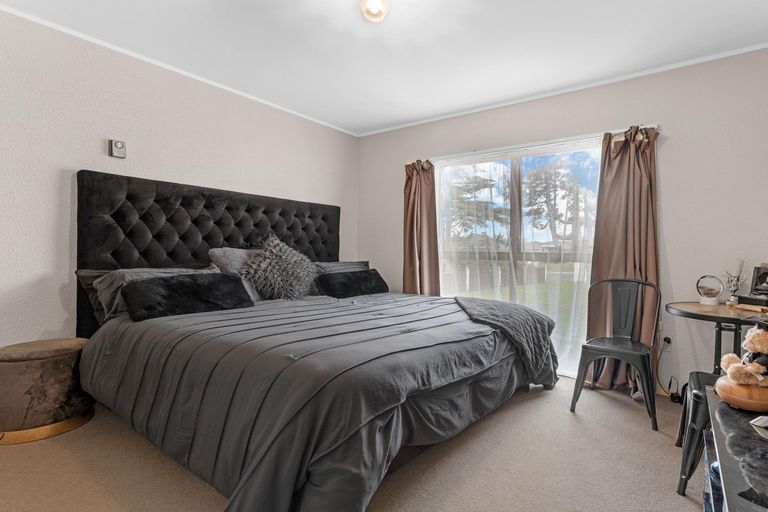 Photo of property in 7a Kirrama Place, Conifer Grove, Takanini, 2112