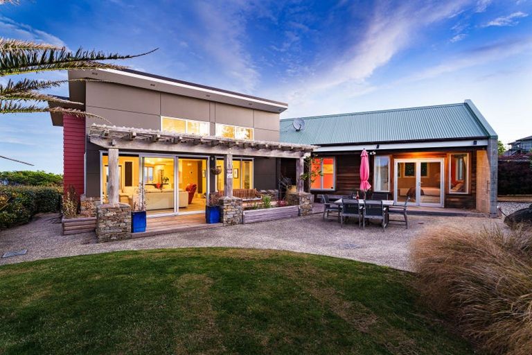 Photo of property in 14 Highgrove, Saint Clair, Dunedin, 9012
