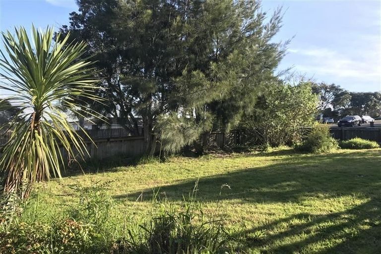 Photo of property in 8 Fitzherbert Avenue, West Harbour, Auckland, 0618