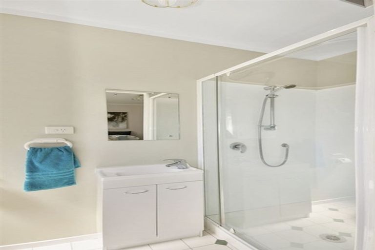 Photo of property in 9c John F Kennedy Place, Glen Eden, Auckland, 0602