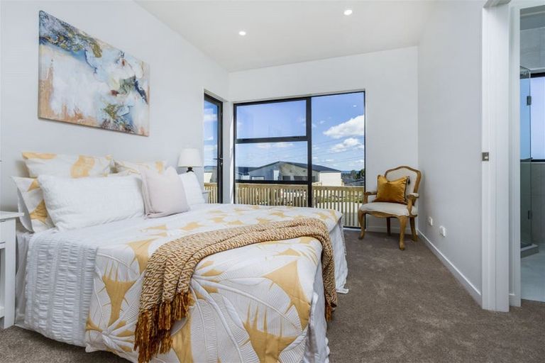 Photo of property in 1 Horokaka Street, Massey, Auckland, 0614