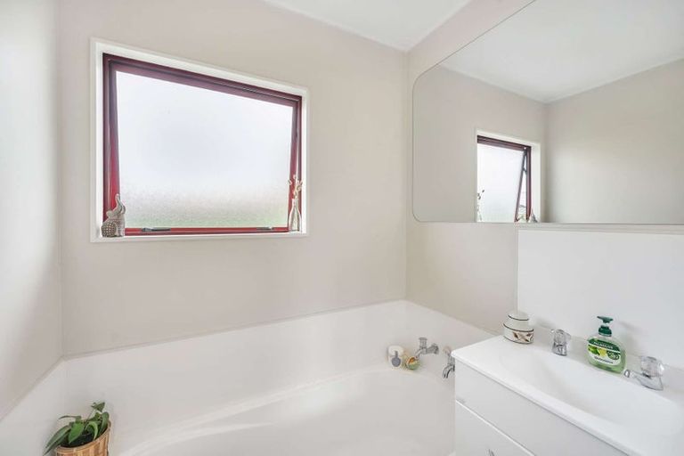 Photo of property in 43a Tait Drive, Greenmeadows, Napier, 4112