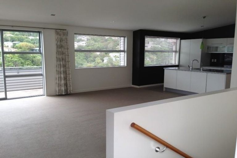 Photo of property in 49 Tiketike Way, Brooklyn, Wellington, 6021