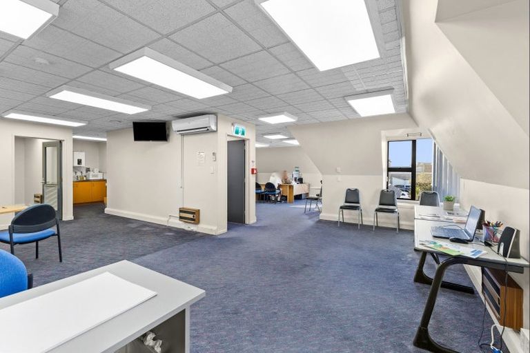 Photo of property in 1/123 Queen Street, Northcote Point, Auckland, 0627