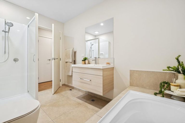 Photo of property in 9 Metoriti Crescent, Karaka, 2124