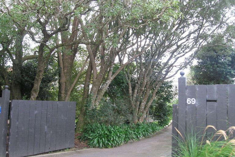Photo of property in 69 Creswick Terrace, Northland, Wellington, 6012