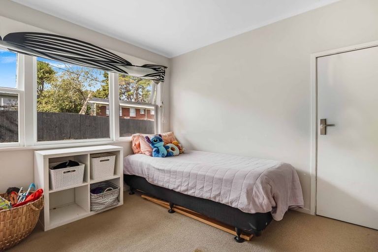 Photo of property in 10 Awaroa Road, Sunnyvale, Auckland, 0612
