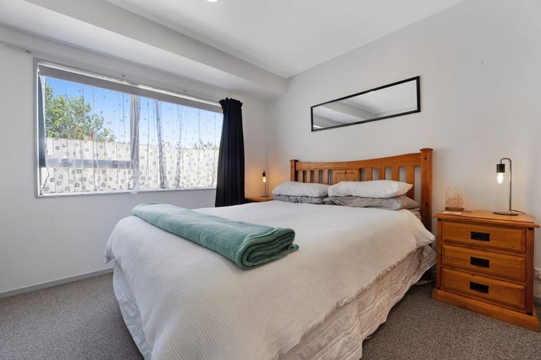 Photo of property in 16 O'sullivan Place, Waiuku, 2123