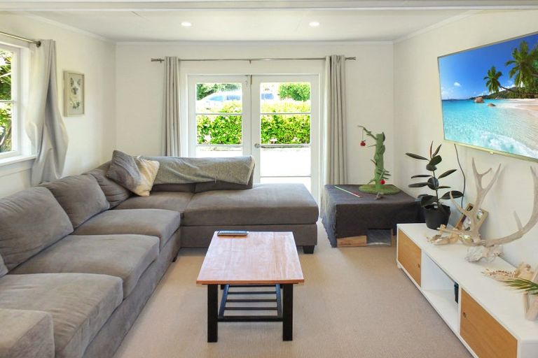 Photo of property in 14 Carthew Terrace, Foxton Beach, Foxton, 4815