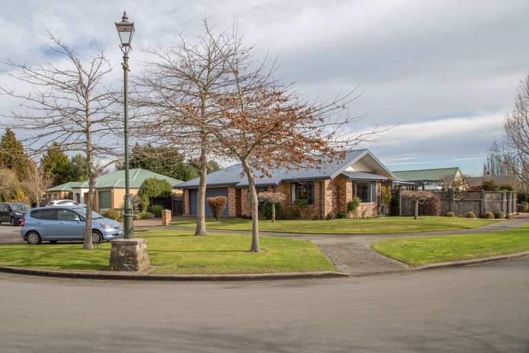 Photo of property in 16 Riegler Place, Belfast, Christchurch, 8051