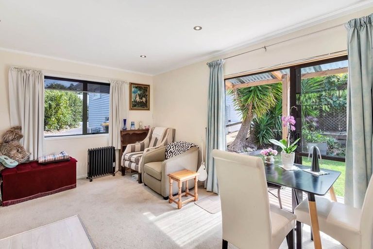 Photo of property in 38 Kashmir Road, Glen Eden, Auckland, 0602